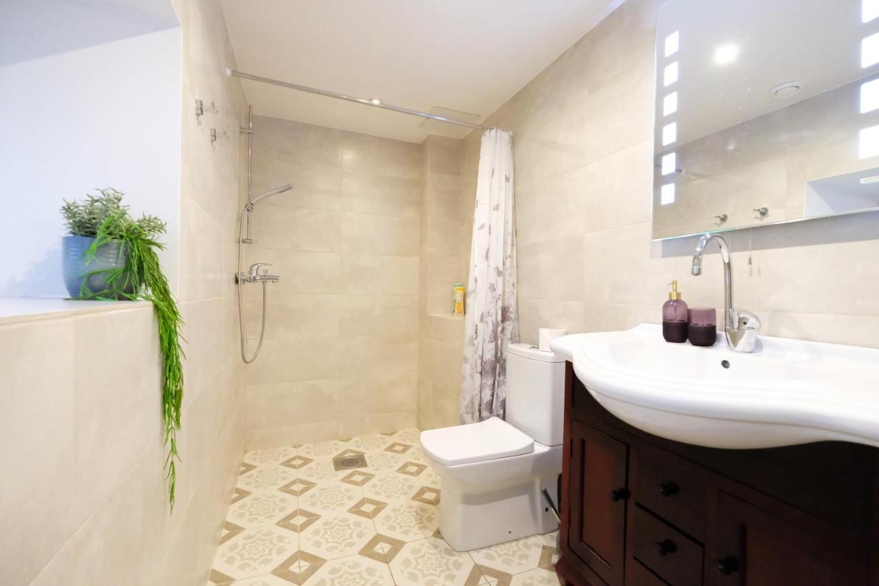 Tallinn City Apartments - 2 Bedroom On Old Town Main Street Viru Exterior foto